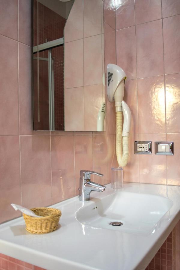 Poggiomarino Hotel Ginevra מראה חיצוני תמונה