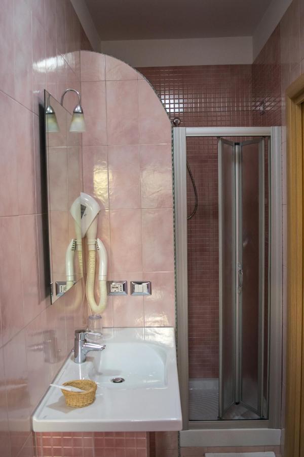 Poggiomarino Hotel Ginevra מראה חיצוני תמונה